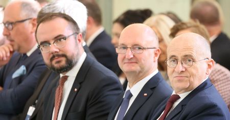 "Przemyt i szmal". PO uderza w PiS ws. afery wizowej