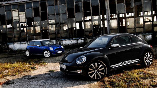 Volkswagen Beetle Sport 2,0 TSI DSG vs. Mini Cooper S