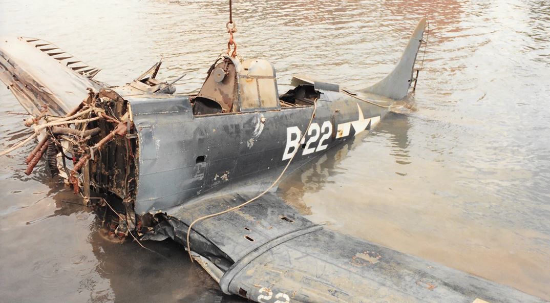 Douglas SBD-5 Dauntless wydobyty z jeziora Michigan

