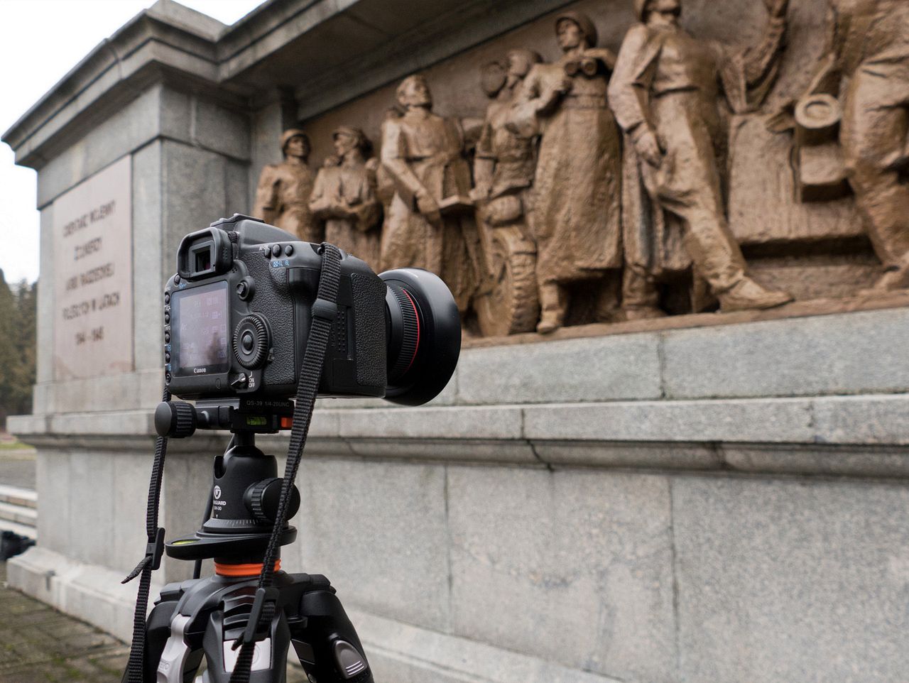 Jeśli planujemy fotografowanie w plenerze, także na mrozie, półkilogramowy i nieduży obiektyw to – według mnie – maksimum, co dobrze zniesie głowica SBH-30.