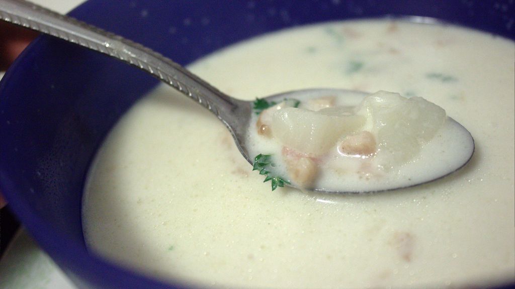 Zupa z mięczaków Nowa Anglia przygotowana z dodatkiem wody 1:1