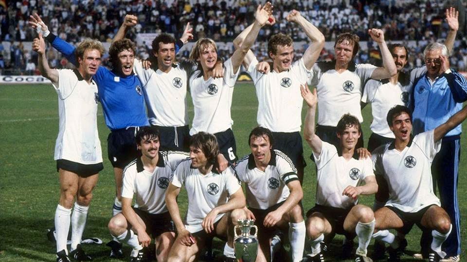22 czerwca 1980. Piłkarze RFN świętują swój sukces na mistrzostwach Europy 1980 po zwycięskim finale z Belgią (2-1)