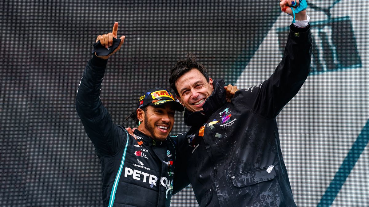 Lewis Hamilton i Toto Wolff (po prawej)