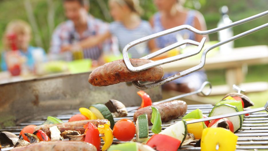 Warszawa. W kilku stołecznych dzielnicach można sobie tylko powspominać rodzinne grillowanie. Na piknik lepiej zabrać termosy z ciepłymi potrawami