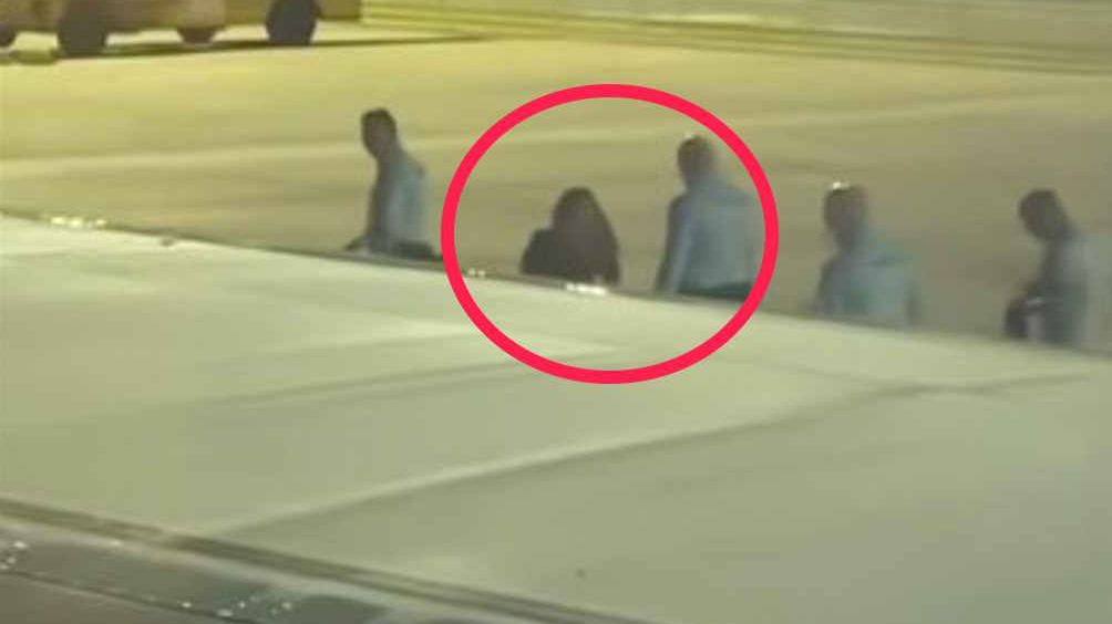 Agresywna pasażerka została wyprowadzona z samolotu