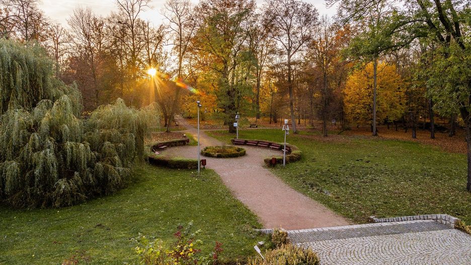 Park Zamkowy w Uniejowie.