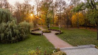 Uniejów: Park Zamkowy w jesiennym wydaniu