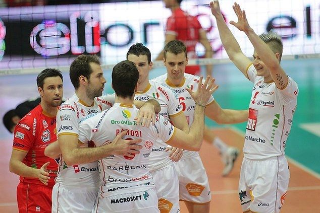 Parodi i spółka sprawę awansu do kolejnej rundy LM chcą załatwić bez konieczności rozgrywania "złotego seta" / fot: lubevolley.it