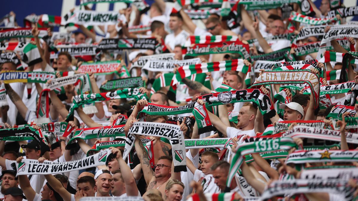 Kibice Legii Warszawa
Warszawa, 02.05.2025. Kibice Legii Warszawa w fina�owym meczu pi�karskiego Pucharu Polski z Pogoni� Szczecin na PGE Narodowym, 2 bm.  (ls/dw) PAP/Leszek Szyma�ski
Leszek Szyma�ski
fina�, Legia Warszawa, mecz fina�owy, pi�karski Puchar Polski, pi�karze, Pogo� Szczecin, PP, sport, szaliki klubowe