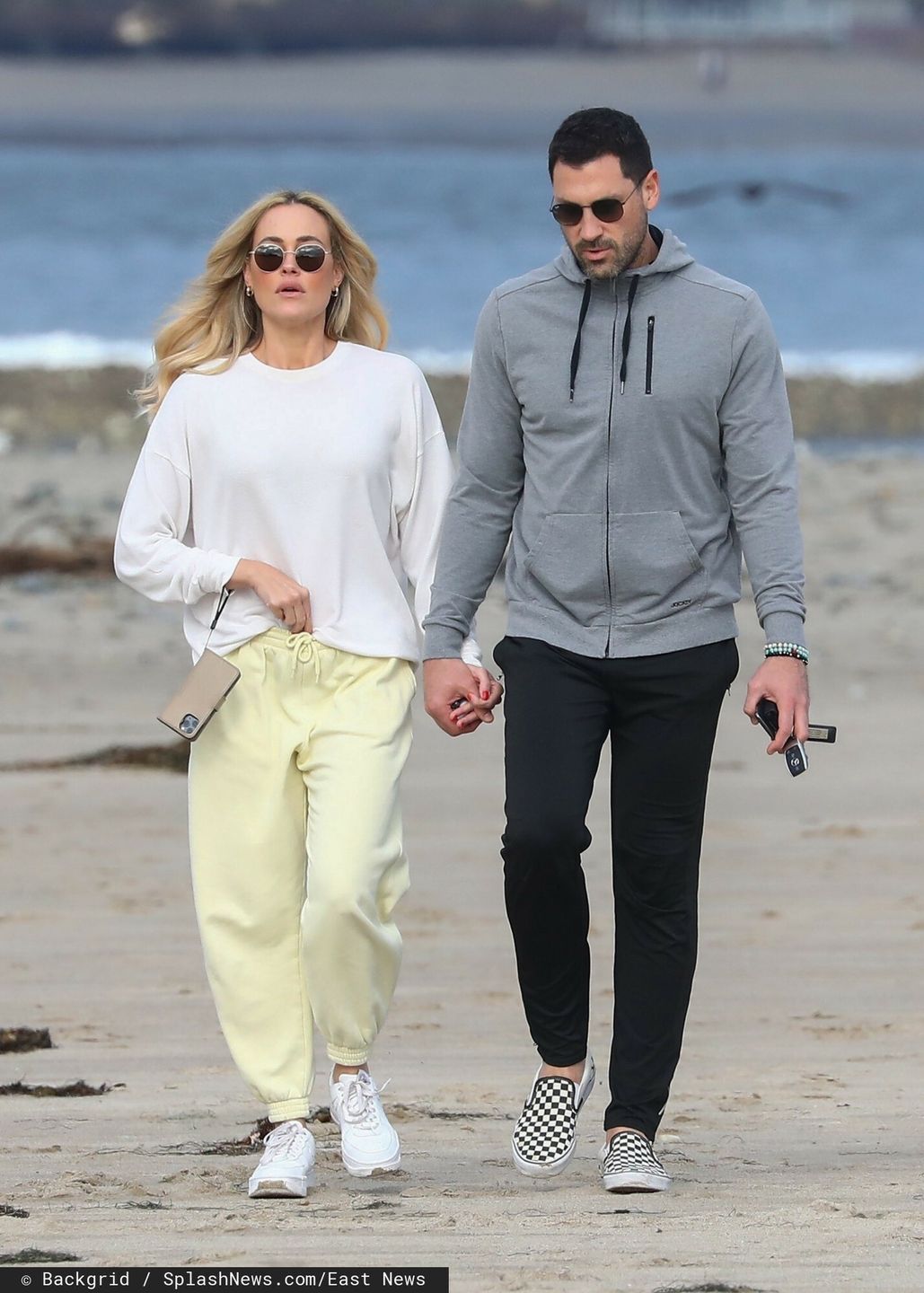 Maksim Chmerkovskiy na plaży w Malibu z żoną Petą Murgatroyd i synkiem