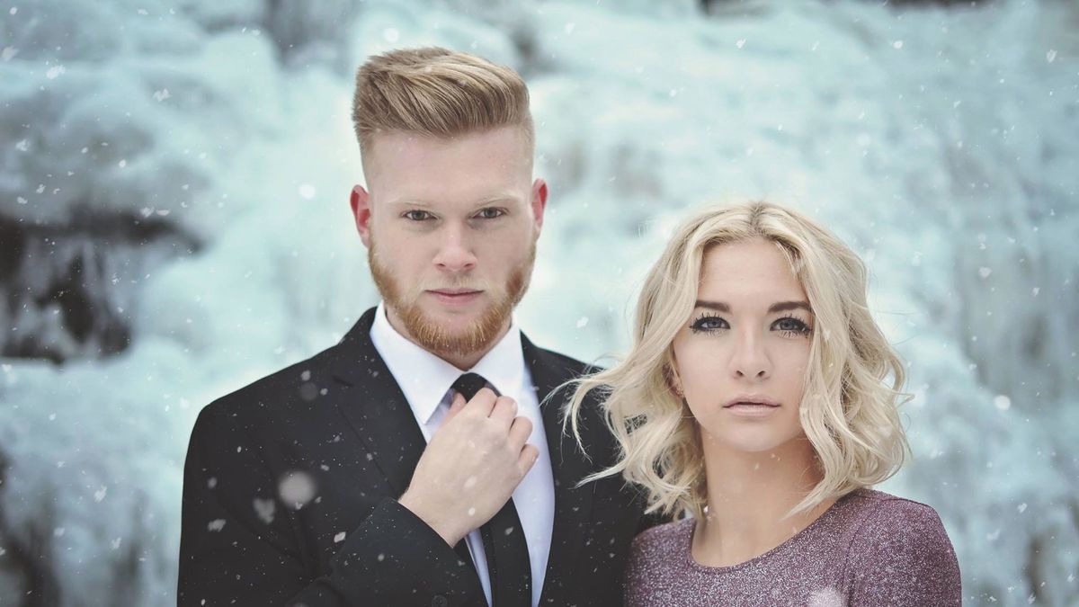 Wymarzona sesja zaręczynowa wcale nie musi być skąpana w złotym świetle. Ta para wolała lód i śnieg 1