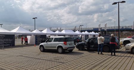 Wrocław. Największy w Polsce samochodowy punkt szczepień. Przyjmie kilka tysięcy osób dziennie