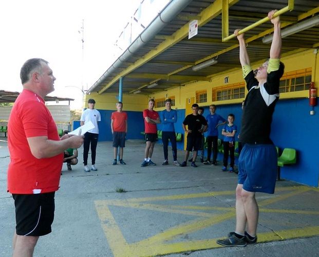 Na inauguracyjnych zajęciach sprawdzano sprawność adeptów. Fot. Piotr Kumiec/ Hawi Racing