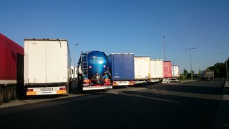 Setki ciężarówek na przejściach Białorusi z Litwą. Rosjanie chcą ominąć Polskę