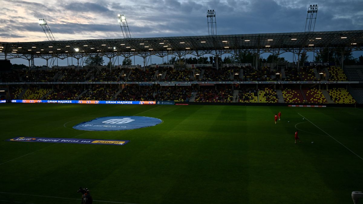 Zdjęcie okładkowe artykułu: PAP / Piotr Polak / Na zdjęciu: awaria prądu na stadionie Korony Kielce 