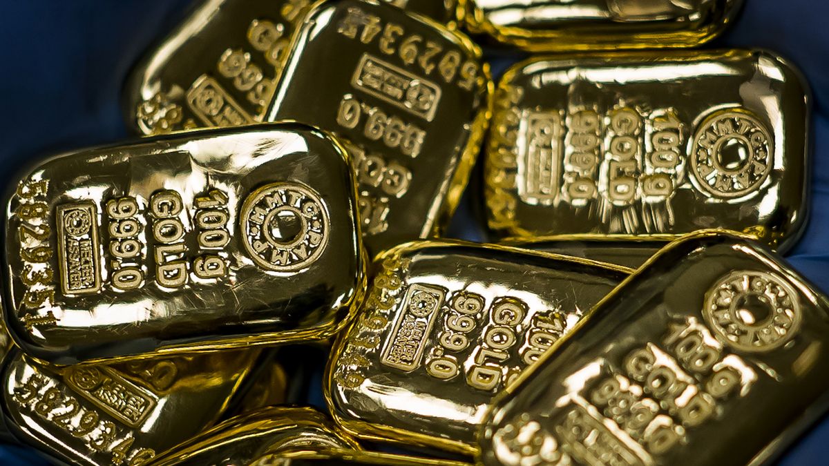 Inside a Gold and Silver Refinery In India
Bloomberg
indian, bullions, gold bar, south asian, gold bars, best photos, natural resources, bullion, best photo, metals, business news, markets, south, southeast asia, gold, precious, bric countries