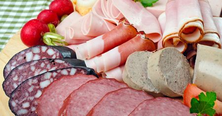 Jak przechowywać i jak odświeżyć wędlinę? Świąteczny recykling