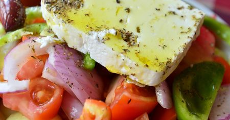 Grecja nie dla wegetarian? Nic bardziej mylnego! Przegląd najpopularniejszych bezmięsnych dań greckich