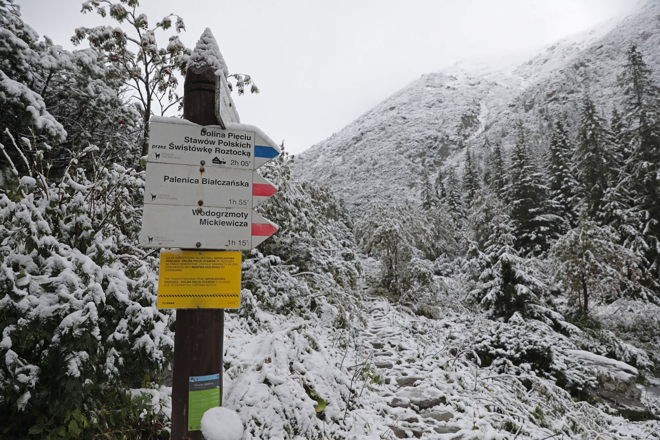 Morskie Oko. Pierwszy większy opad śniegu na zakończenie lata