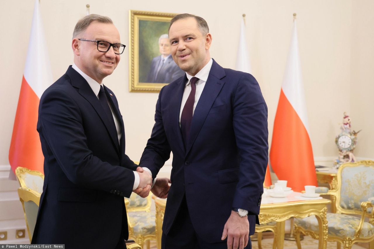 Duda wręczył Nawrockiemu swoją książkę. "Będziesz mnie lepiej znał"