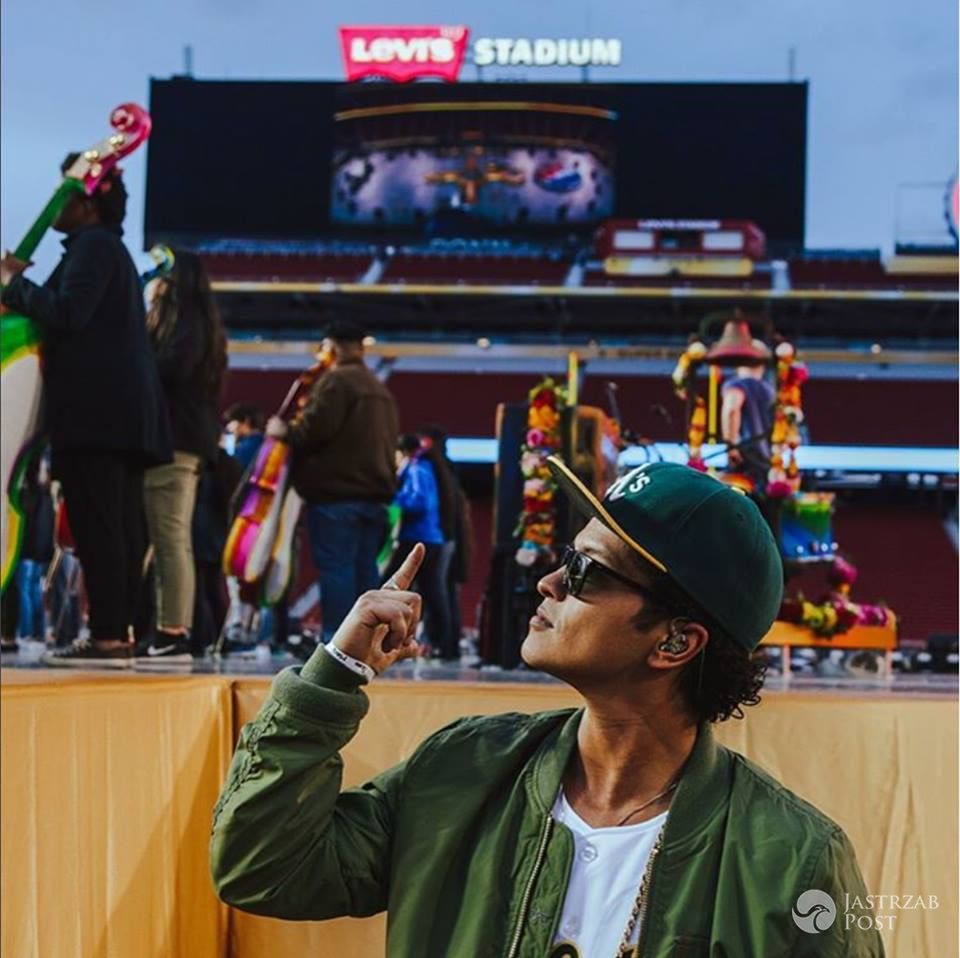 Bruno Mars na próbach przed Super Bowl 2016