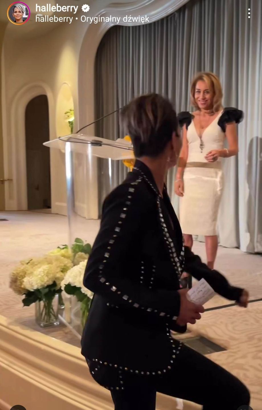 Halle Berry upadła na gali