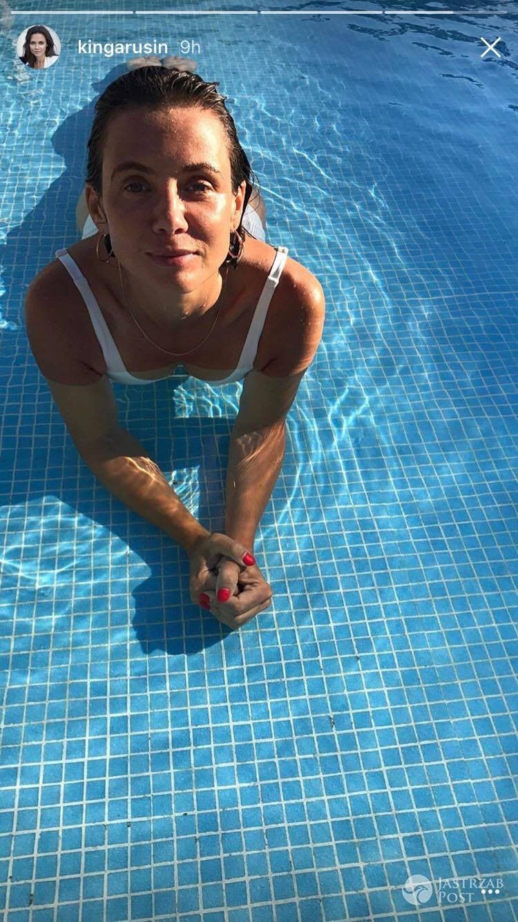 Kinga Rusin bez makijażu w basenie