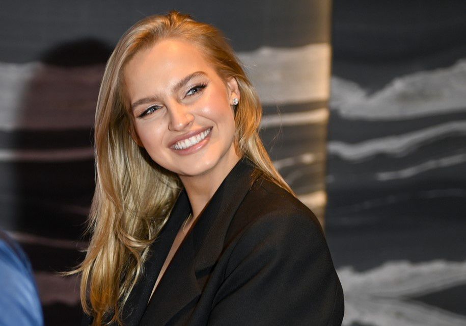 Karolina Pisarek w modnej stylizacji.