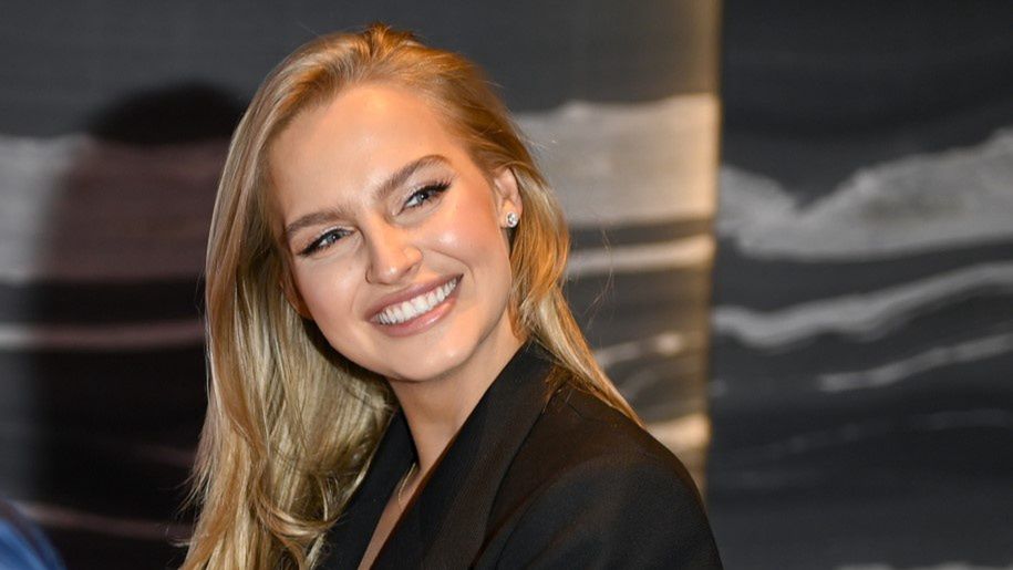 Karolina Pisarek w modnej stylizacji.