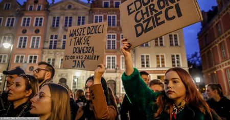 Gdańsk wznawia zajęcia z edukacji seksualnej. "Opór skrajnych środowisk"