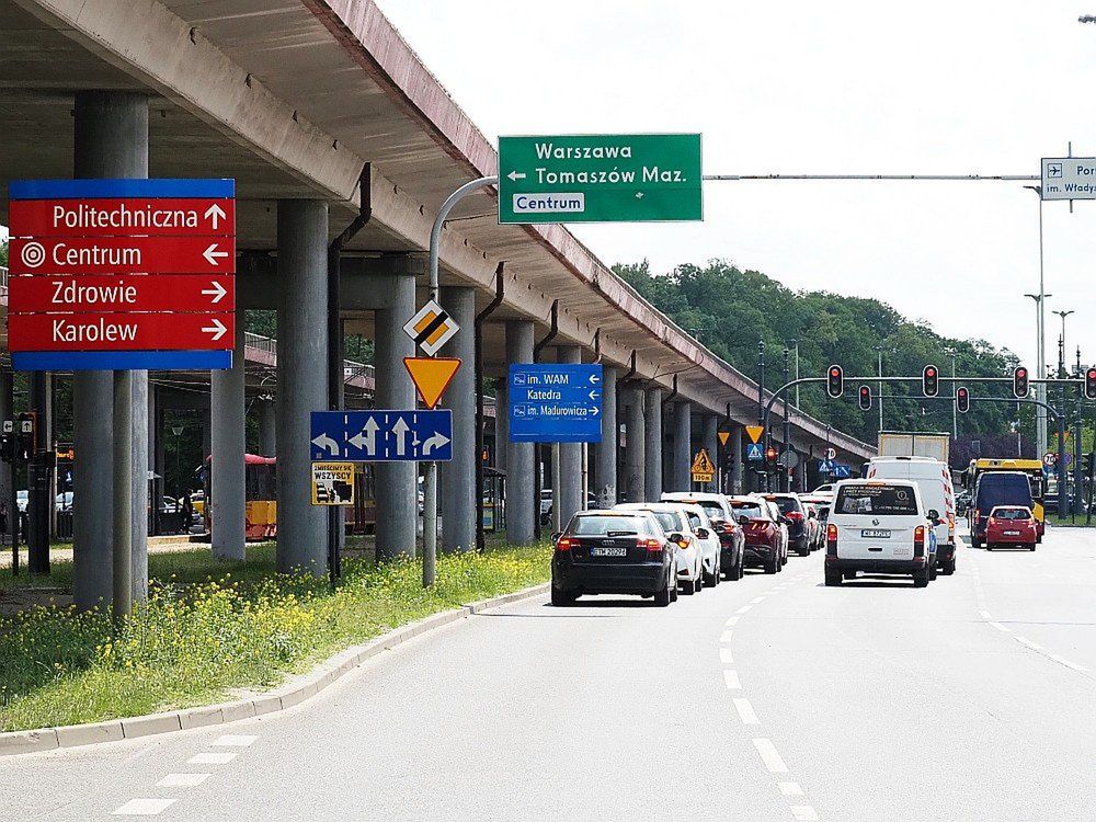 Łódź: Bieg i mecze. Zmiany tras tramwajów i autobusów komunikacji miejskiej w sobotę, 30 sierpnia