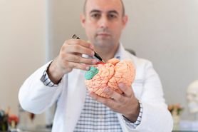 Zwiastują zbliżający się udar. Neurochirurg ostrzega