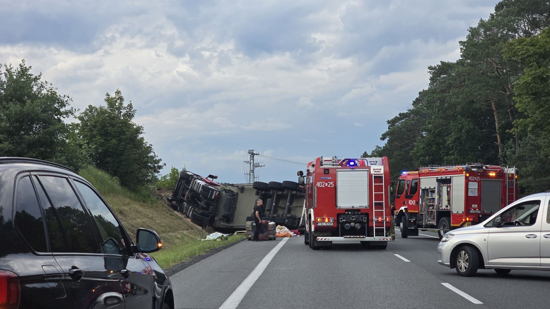 Wypadek na 206. kilometrze DK 91, w miejscowości Otłoczyn, ciężarówka wypadła z drogi.