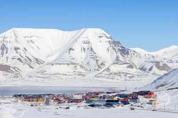 Norweskie miasto bez wody z kranu. Odmarzający wieczny lód uwolnił metale ciężkie