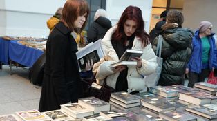 Łódź: Spotkania z autorami i nie tylko. Trwają Targi Książki na dworcu Fabrycznym