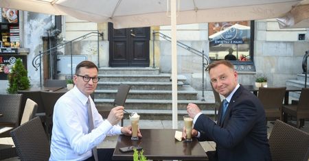 Jak wybrnąć z "ostrego cienia mgły"? Opublikowano kolejne maile