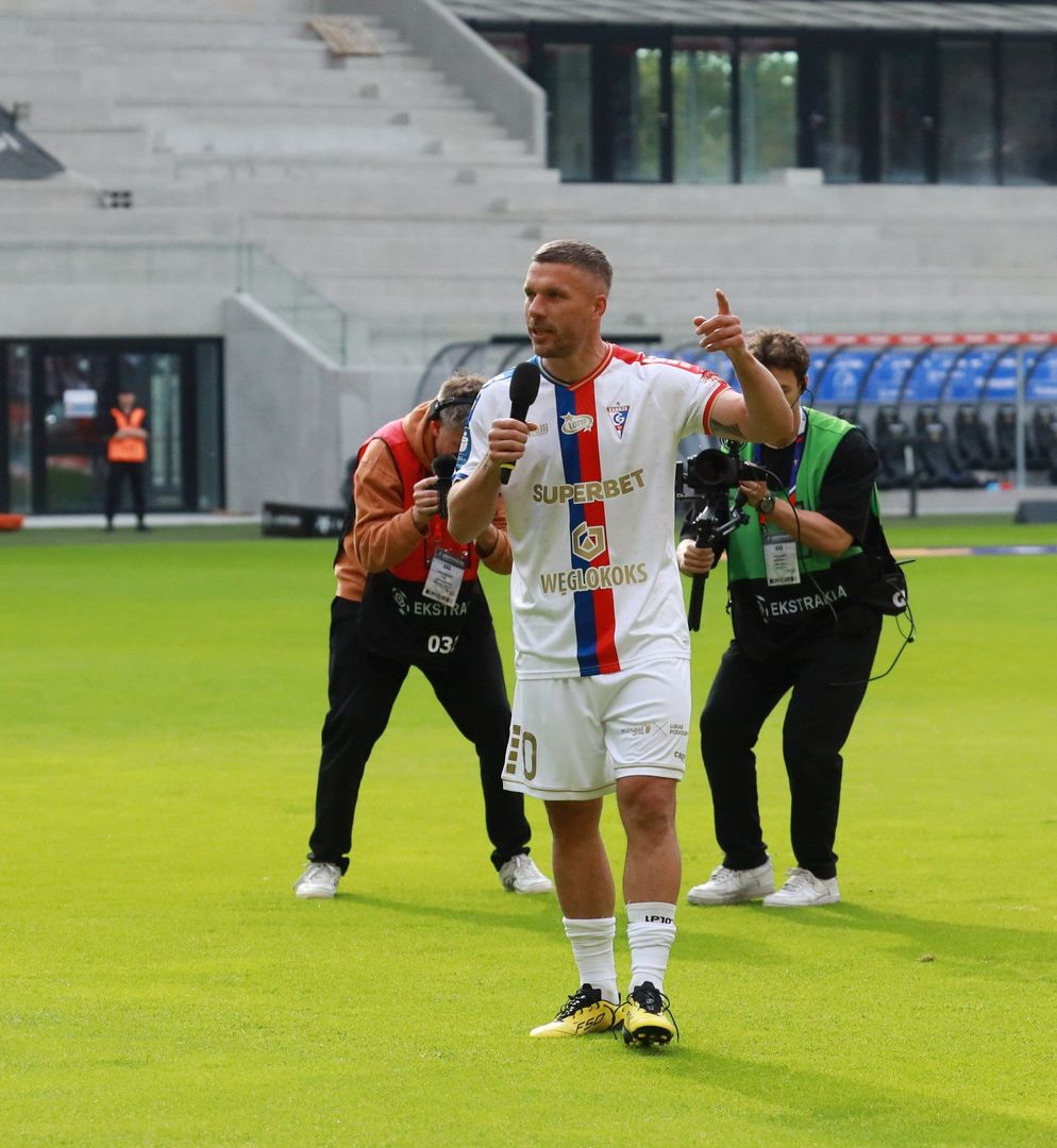 Lukas Podolski przedłużył kontrakt z Górnikiem Zabrze do czerwca 2026.