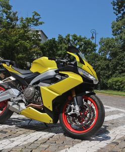 Aprilia RS 660 to sportowiec o dwóch obliczach