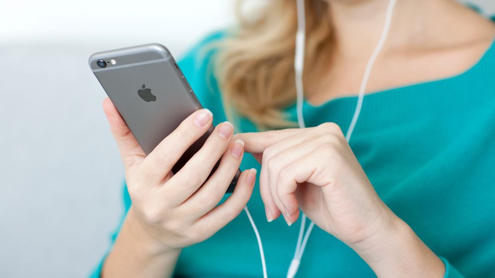 Apple patentuje metalopodobny materiał, dzięki któremu znikną plastikowe paski w iPhone'ach? 1