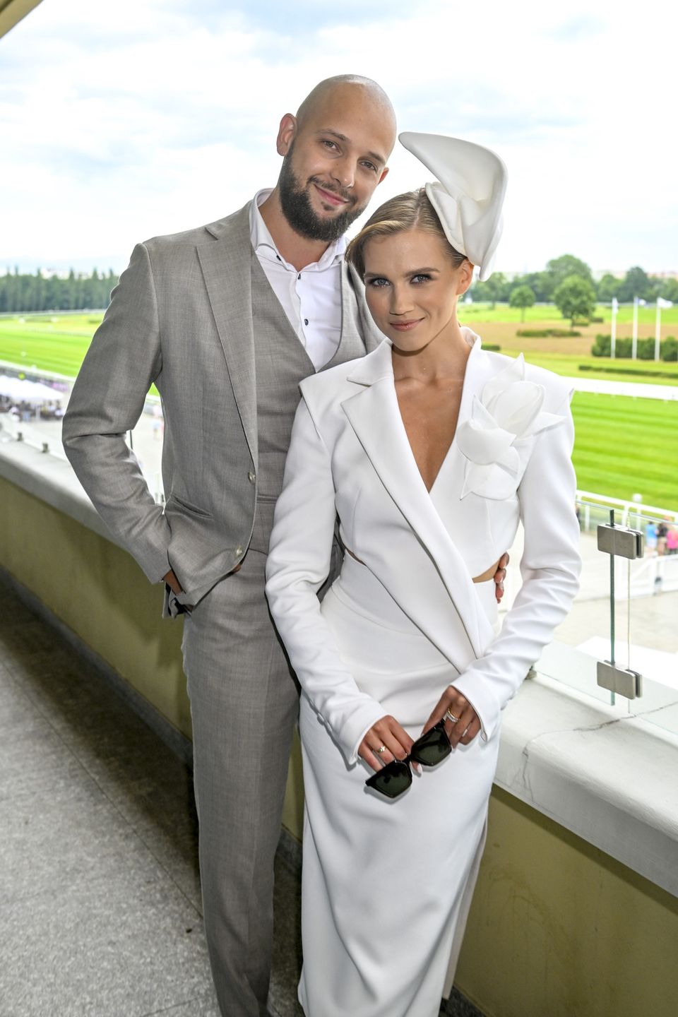 scena z: Agnieszka Kaczorowska-Pela, Maciej Pela, SK:, , fot. Kurnikowski/AKPAGala Derby 2023, lipiec 2023, sesja, Agnieszka Kaczorowska-Pela, Maciej Pela