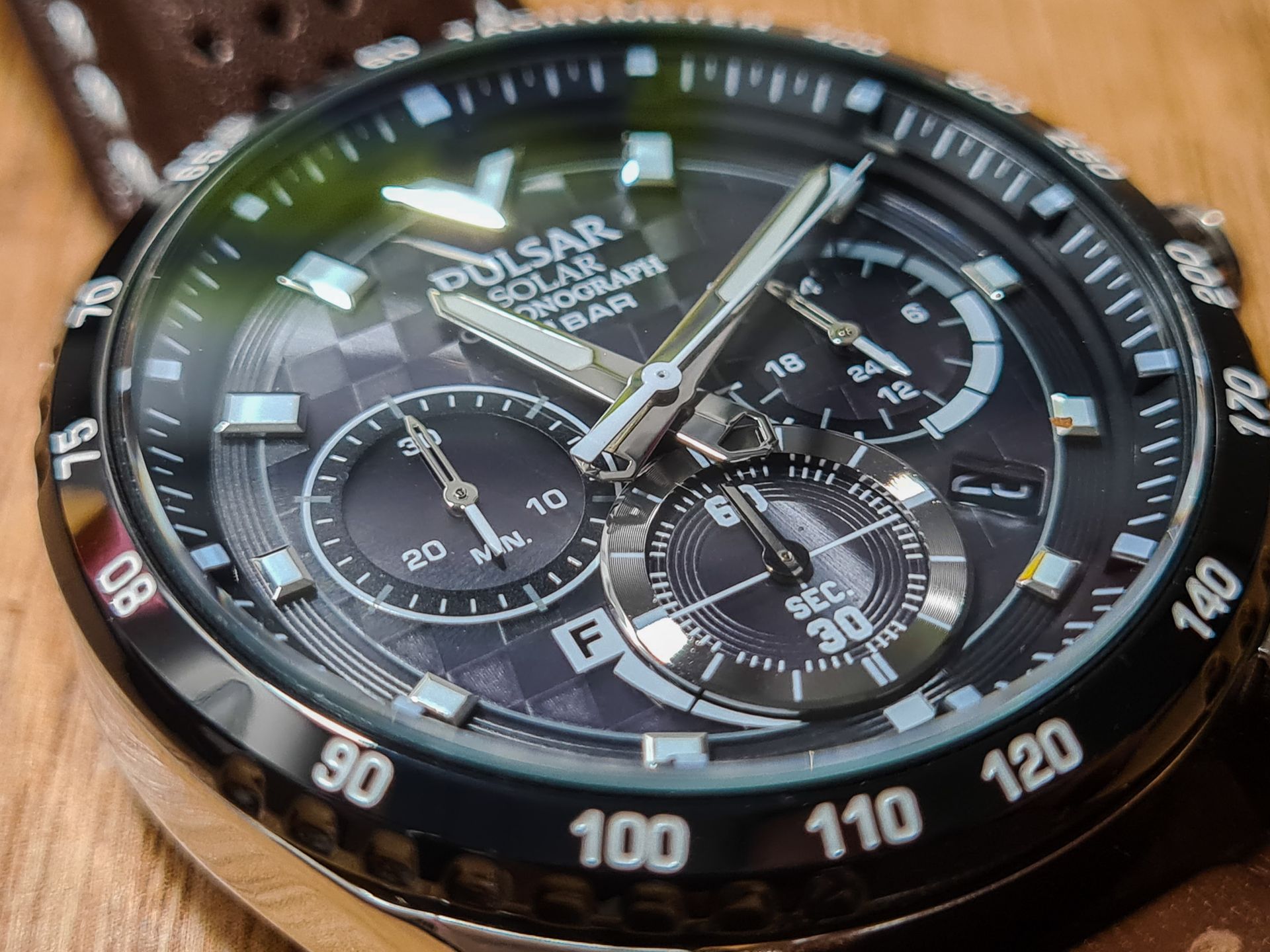 Pulsar Chronograph Solar PZ5109X1: Jak działa mechanizm solarny? 5