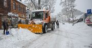 Małopolska i Podkarpacie: Intensywne opady śniegu, trudne warunki na drogach i liczne kolizje