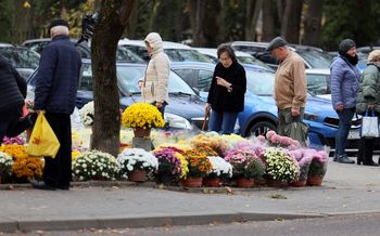 Lublin: Ostatni dzień przed Wszystkimi Świętymi. Na cmentarzu przy ul. Lipowej ruszyła kwesta