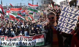 Budapeszt liczy tłumy. Peter Magyar kwestionuje dane