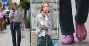 Nonszalancka Lara Gessler człapie chodnikiem w cudacznych ciżemkach