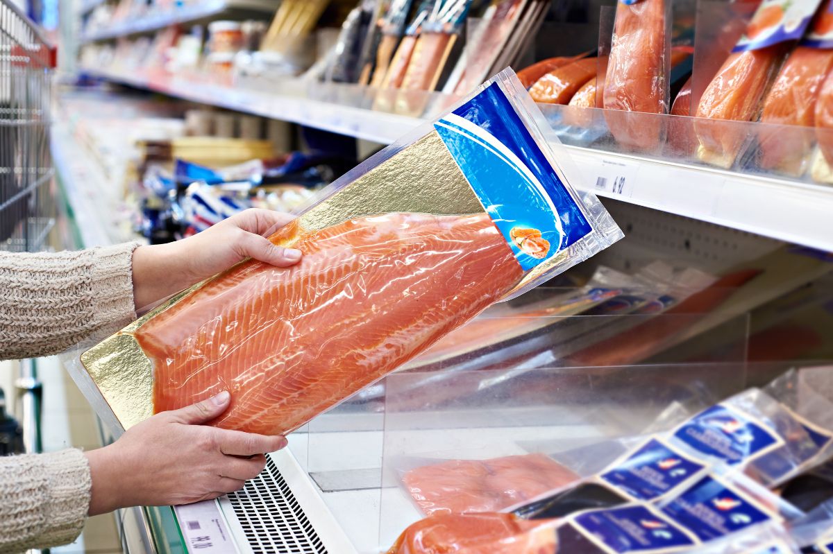 How to spot fresh salmon: Expert tips and nutritional benefits