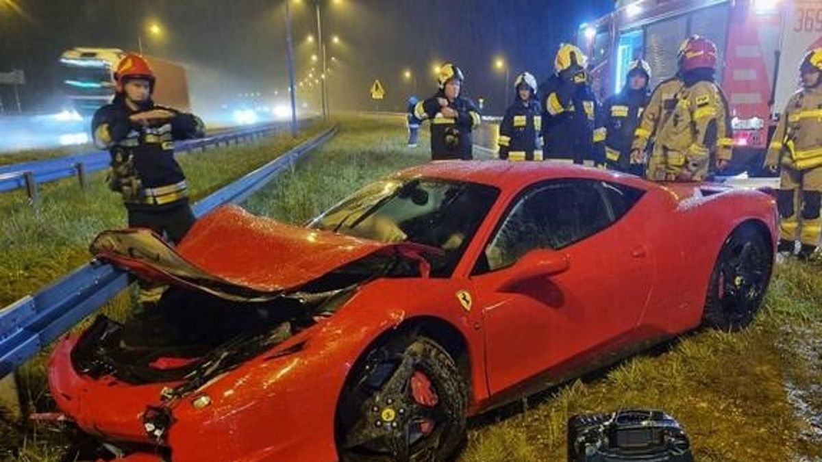 Ferrari rozbiło się o barierki