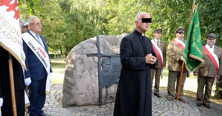 Ks. Stanisław S. straci Order Odrodzenia Polski? Tego się domagają