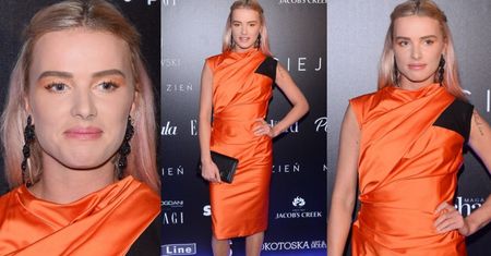 Maffashion w "trudnej" sukience pozuje do zdjęć. NA ILE LAT WYGLĄDA?