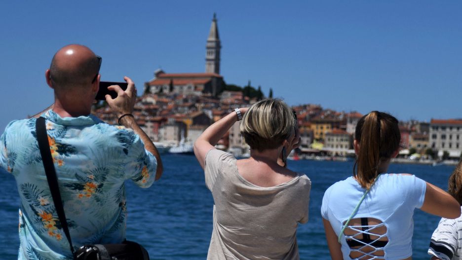Turyści w chorwackim mieście Rovinj